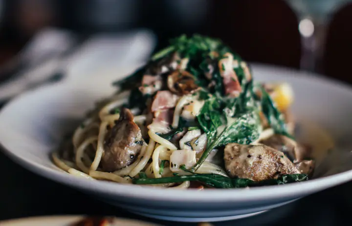 Creamy pasta with spinach, mushrooms, and savory chicken pieces