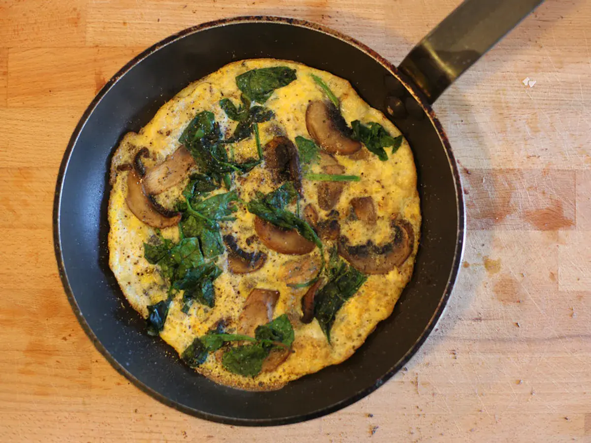 Spinach and mushroom omelet