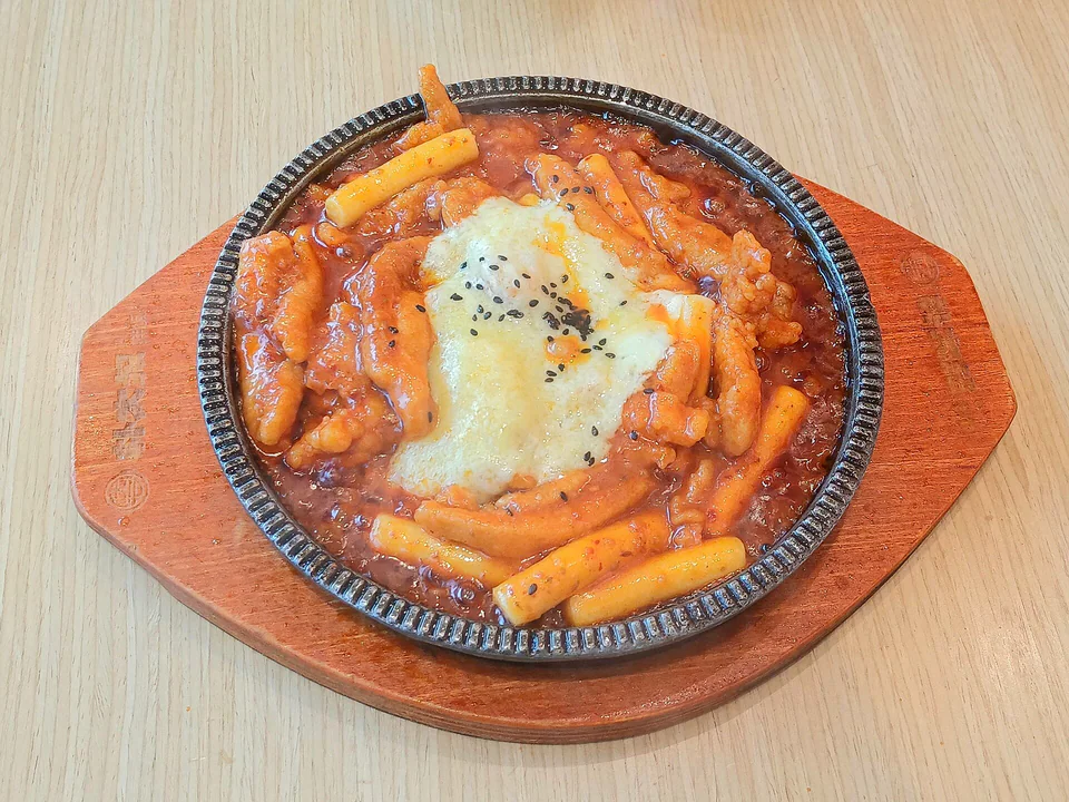Tteokbokki (Korean Spicy Rice Cakes)